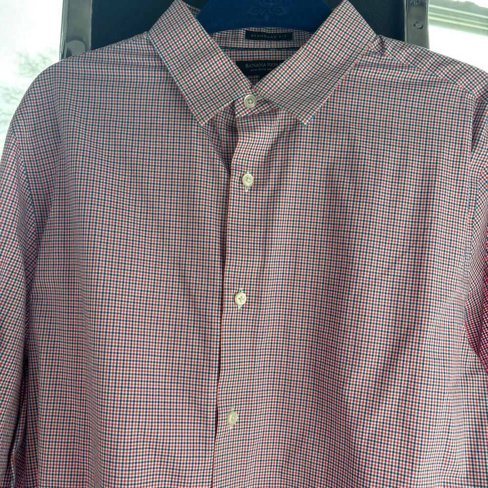 Banana Republic Size L Red/ Blue Plaid Button Down